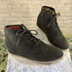 Mad Love Black Faux Suede Low-Rise Wedge Heel Lace-up Ankle Booties WMS 6M🖤VGUC